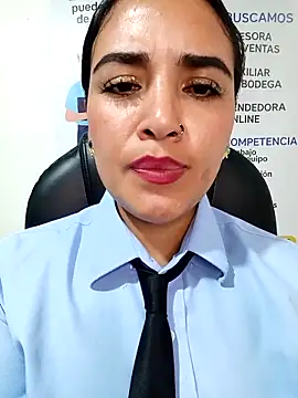 MAYE__13 লাইভ XXX চ্যাট