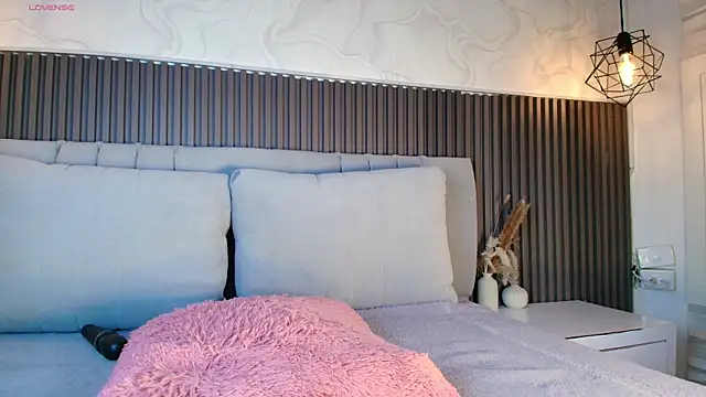 SHANONCLARK live XXX chat