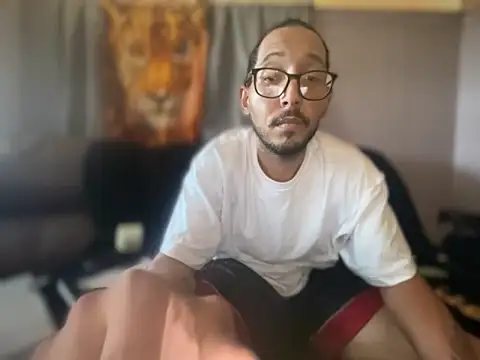 ThrowedWorldWide live XXX chat