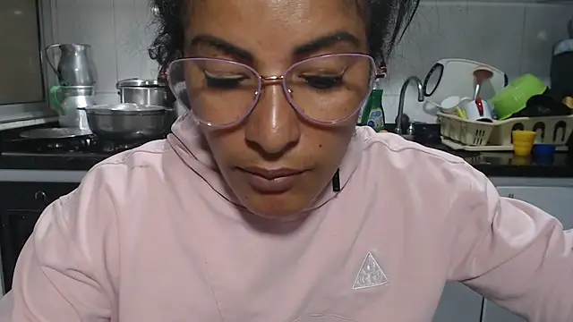 kateleyagrey Adlı Modelin Canlı XXX Sohbeti