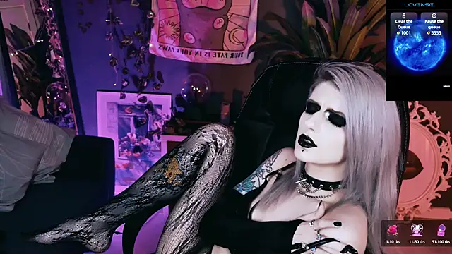 Noah_ElmerX: διαδικτυακό σόου στην κάμερα