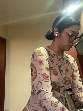 Онлайн чат XXX LilithMonette