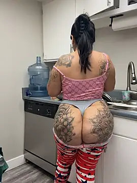 Pokazy przed kamerką – latina_curvy22