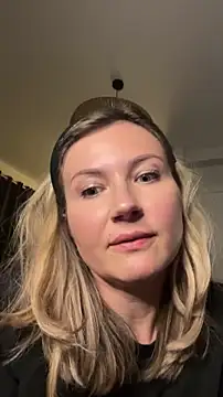 WhereisAlice webcam show