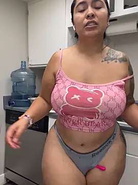 latina_curvy22's Webcam Show