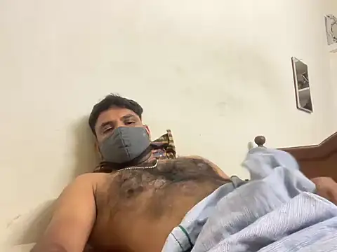 HandsomeMche Show in webcam