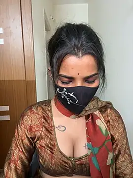 its_ur_flora élő XXX-chatje