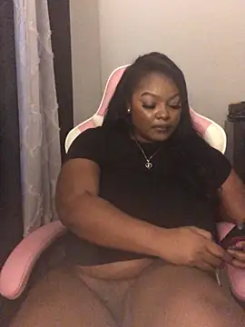 Fxncymuse: διαδικτυακό σόου στην κάμερα