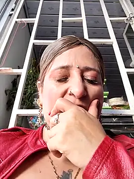 AlexadraJones3453 Adlı Modelin Canlı XXX Sohbeti