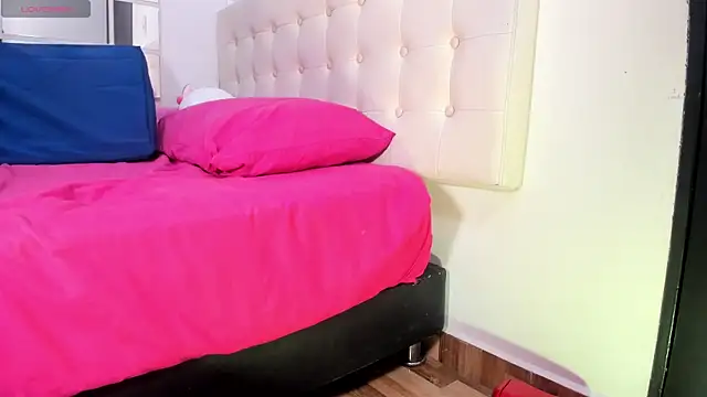 MiaEvans0 Adlı Modelin Canlı XXX Sohbeti