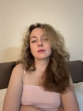 ElineaaのライブXXXチャット