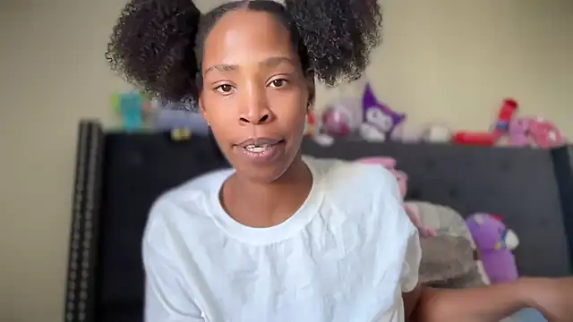 Pokazy przed kamerką – Cum2Charm