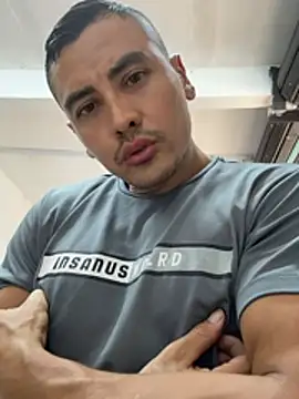 Paul22cm- Chat XXX in diretta