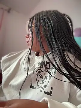 Chatroom XXX en direct de ariella_11