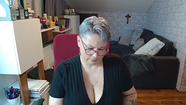 bigtits4you Adlı Modelin Canlı XXX Sohbeti