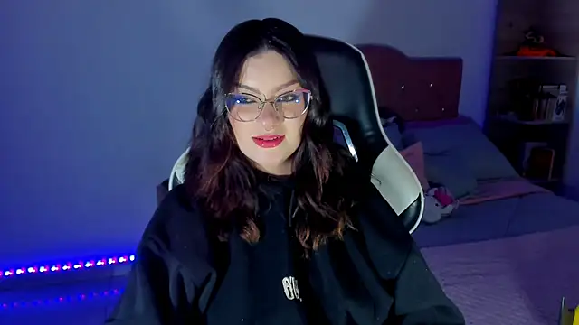 OphelianaRose33 Adlı Modelin Canlı XXX Sohbeti