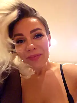 AureliaDoux's Live XXX Chat