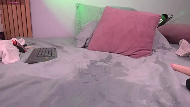 mia-reeves' Webcam Show