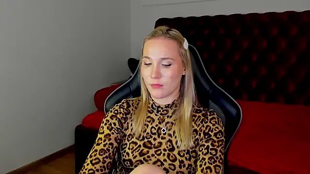 ElaraVoltage Adlı Modelin Canlı XXX Sohbeti