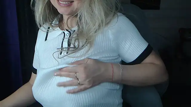 RubiLakros' Live XXX Chat