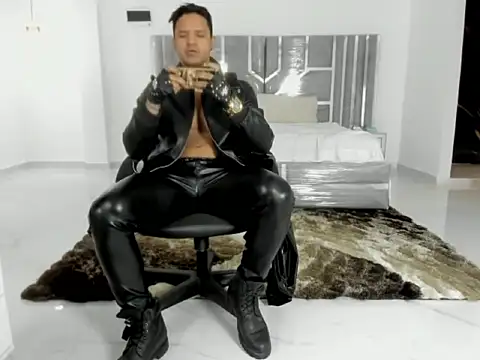 master_leather: διαδικτυακό σόου στην κάμερα