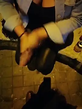 sophie_banger: διαδικτυακό σόου στην κάμερα