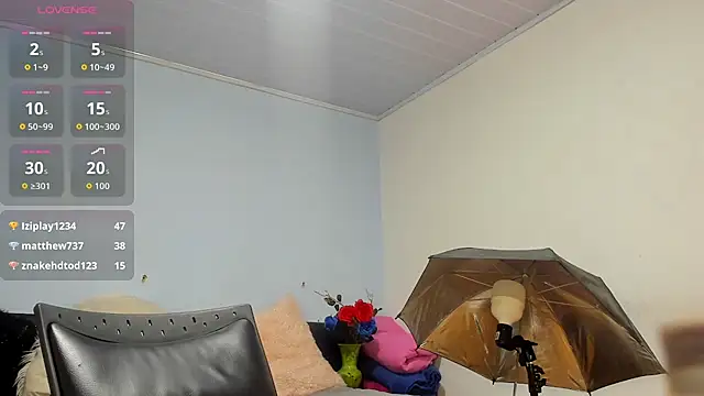 Show modela kaylaMinov_ na web-kameri