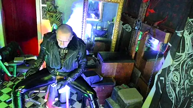 BULGEDEMON Show in webcam