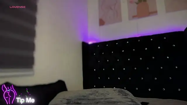 NaughtyJedGirlのウェブカメラショー