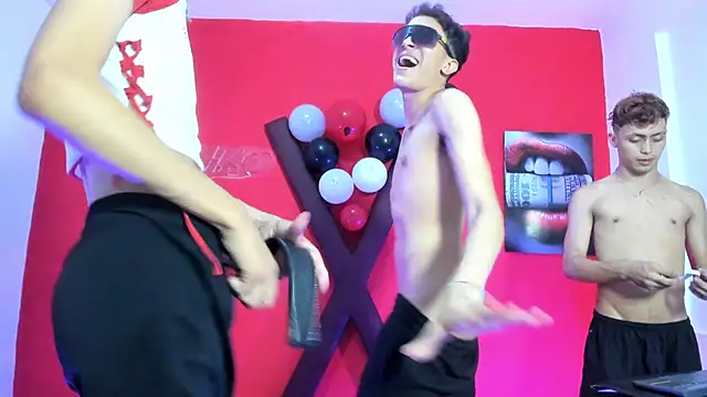 XXX chat uživo modela AVENGER_BOYS2026