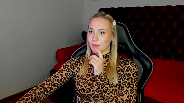 ElaraVoltage's Live XXX Chat