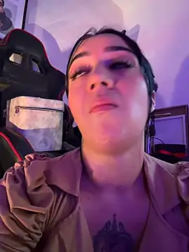 EmmyEvans1's Live XXX Chat