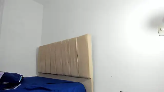 claimom_cbt Adlı Modelin Canlı XXX Sohbeti