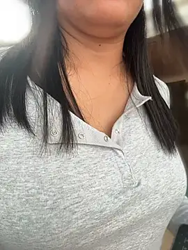 Suan1998_sensual Adlı Modelin Web Kamerası Şovu