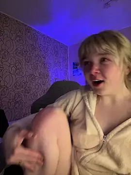 Emilly_Wills Show in webcam