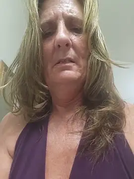 SultrySummer68 Show in webcam