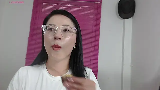 Živý XXX chat Emma_Hotkiss