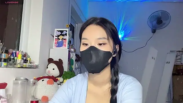 Tieu-May élő XXX-chatje