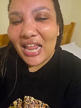 Show de Curvy-Nthabi_X na webcam