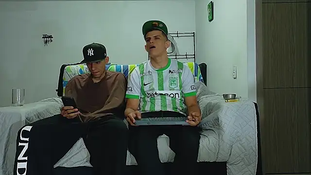 Party_Straight Webcam Show