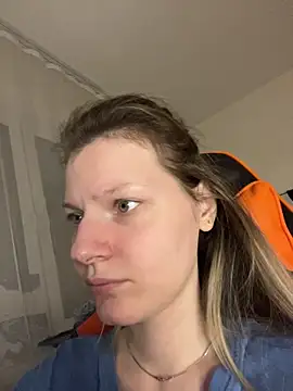 MaryHiggins live XXX chat