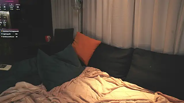 LessyLuiz – Naživo XXX chat