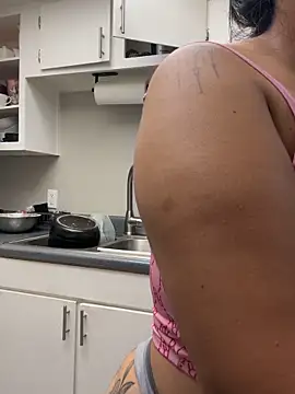 latina_curvy22's Webcam Show