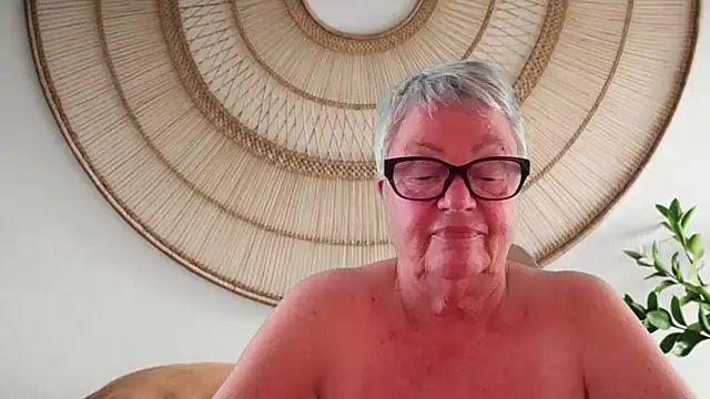 Mystery-Grandmother Pertunjukan Webcam