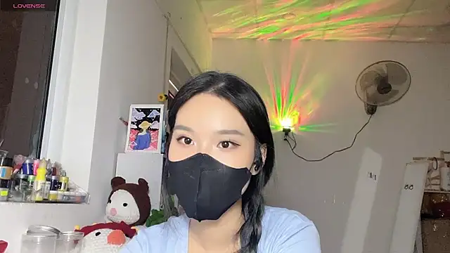 Tieu-May Show in webcam