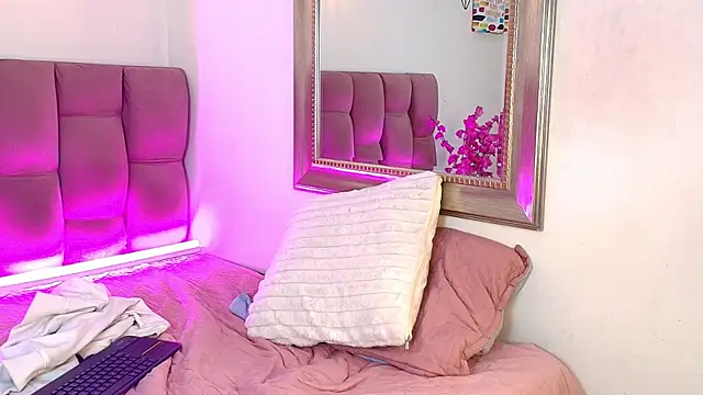 WhiteHott_ Adlı Modelin Canlı XXX Sohbeti