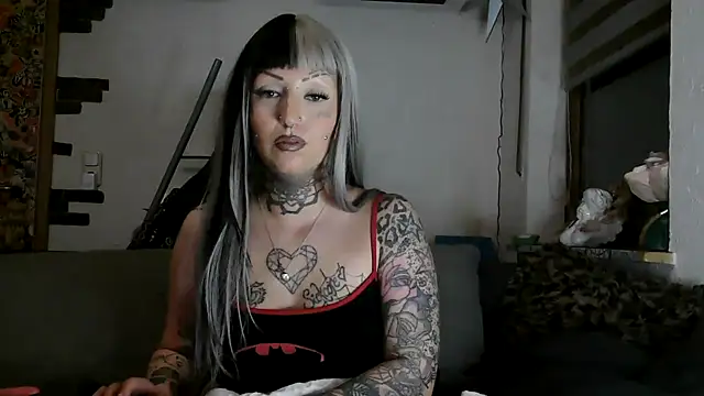 Chatroom XXX en direct de RoxxyInk