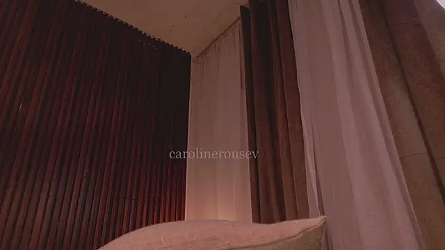 carolinerousev's Live XXX Chat