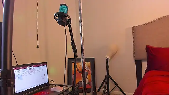 yiauana Chat XXX in diretta