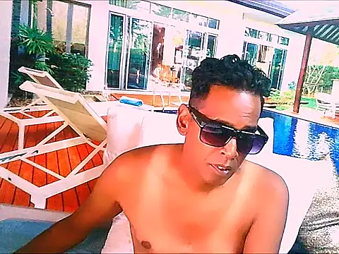 IndianHunk01のライブXXXチャット